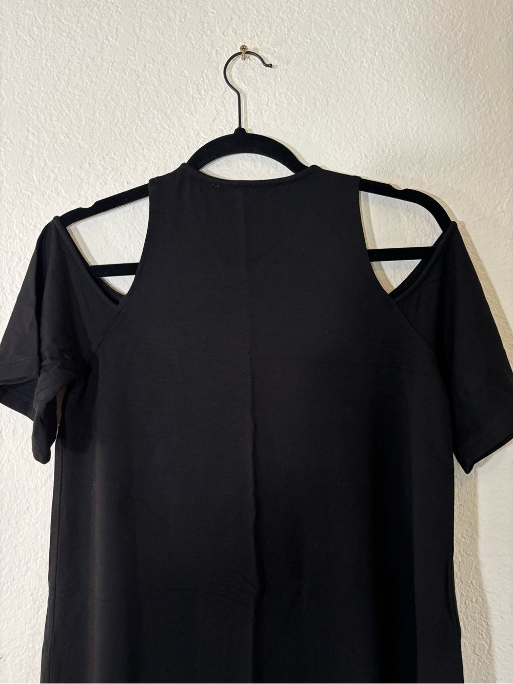 NWT Cupcakes And Cashmere Hyde Cold Shoulder Black Mini Dress Size XS - Picture 8 of 10